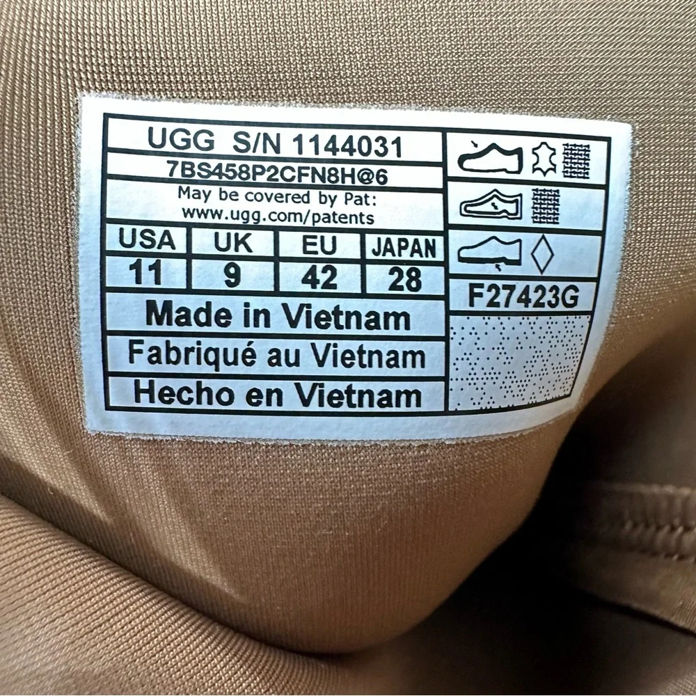 UGG Wheat Classic Dipper Winter Platform Boots. Sz: 11